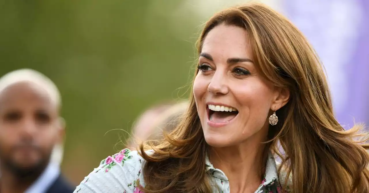 Kate Middleton prépare des gâteaux dans une robe de luxe, à 1 860 euros