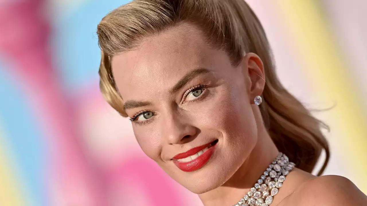 Margot Robbie’s Make-Up Artist Shares The Secrets Behind Her Barbie Glow