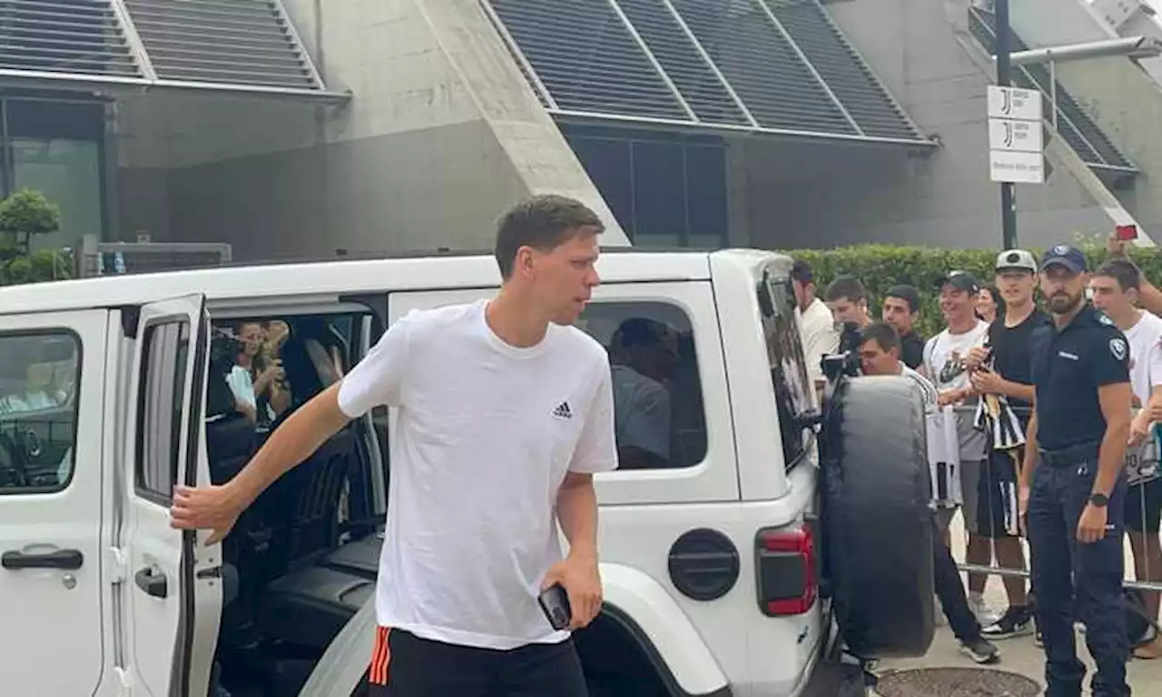 Juve: 3° giorno di visite, tocca agli esuberi Arthur, Zakaria e Pjaca. Ovazione per Milik, c'è ancora Pogba VIDEO