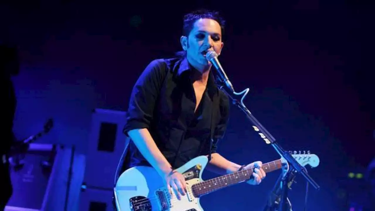 Insulti a Meloni da Brian Molko dei Placebo, attacco alla premier dal palco di Stupinigi. E le parole dell'artista finiscono in procura