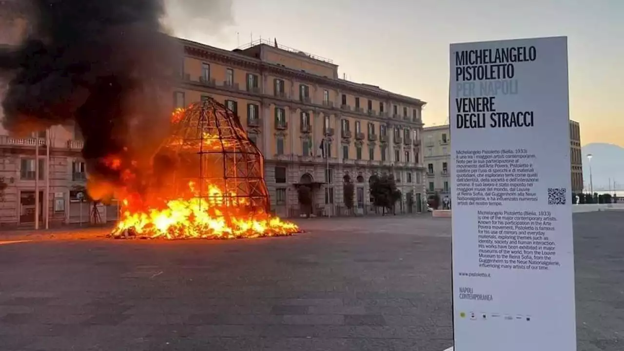 Napoli: in fiamme la Venere degli stracci, l'opera d'arte di Pistoletto. L'ipotesi dell'incendio doloso