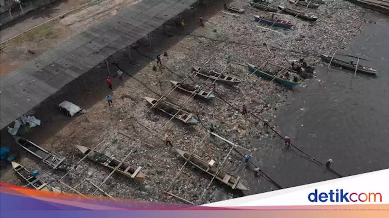 Ironi Sampah di Pantai Sukaraja Tak Tuntas Dibersihkan Atas Permintaan Nelayan