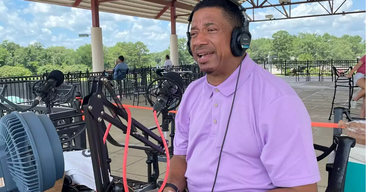 Whitehurst does more than just commentate during Boys' 14 USTA National Clay Court Championships in Dothan