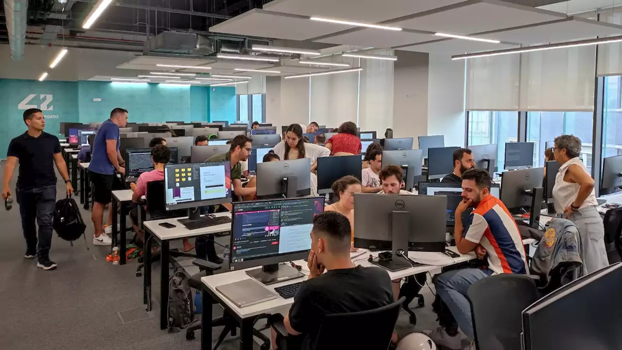 Escola 42 forma 300 programadores no Porto