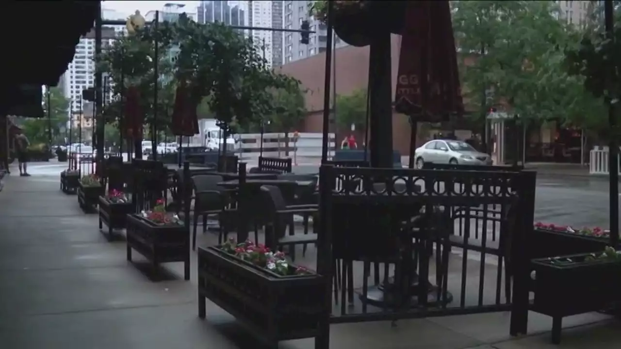 Stretch of Clark Street closed as restaurants expand outdoor dining