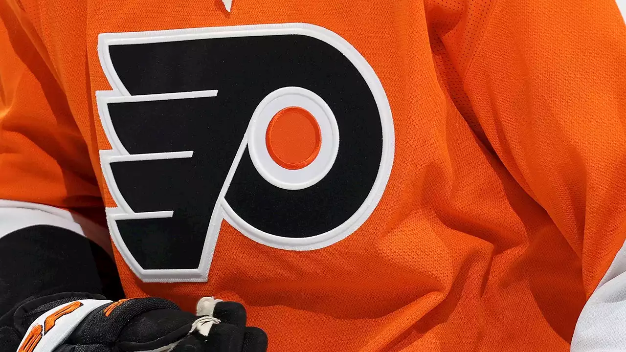 Flyers social media member rips reporter on hot mic during virtual press conference, team apologizes