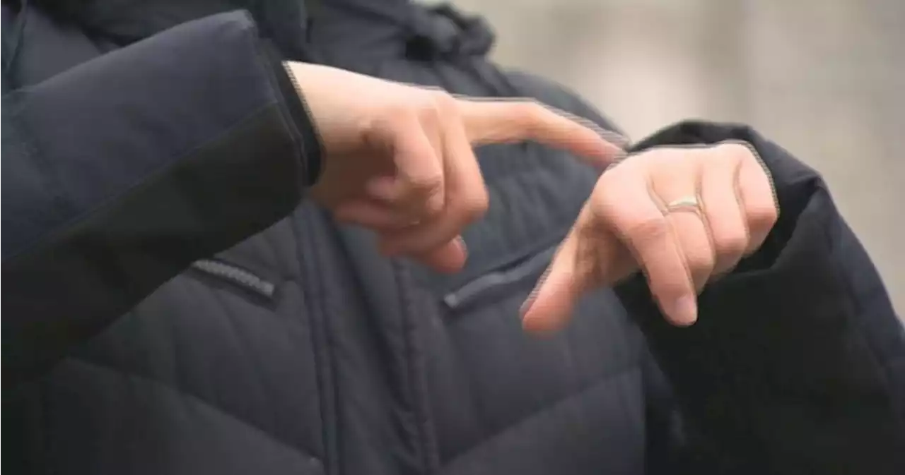 Calgary police roll out ASL mobile app to connect with deaf, hard-of-hearing citizens - Calgary | Globalnews.ca