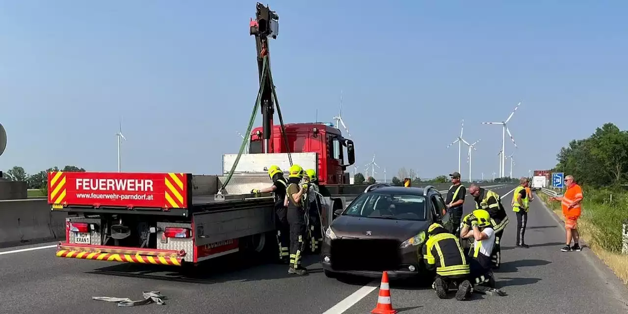 Lkw kollidiert mit Auto – A6 komplett gesperrt