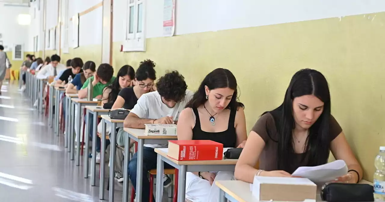 Abolire maturità ed esame di terza media: basta festeggiare traguardi così piccoli