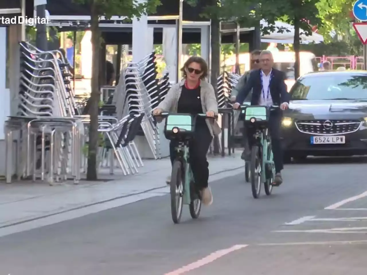 Al vertice sul clima in bici (e due auto blu): l’ipocrisia della ministra spagnola