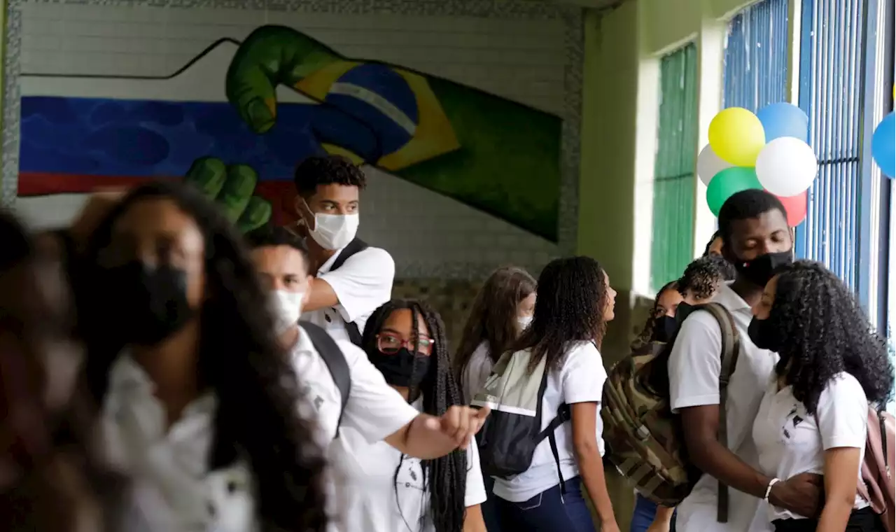 Deputado estadual faz representação contra a Secretaria de Educação no Ministério Público do Rio