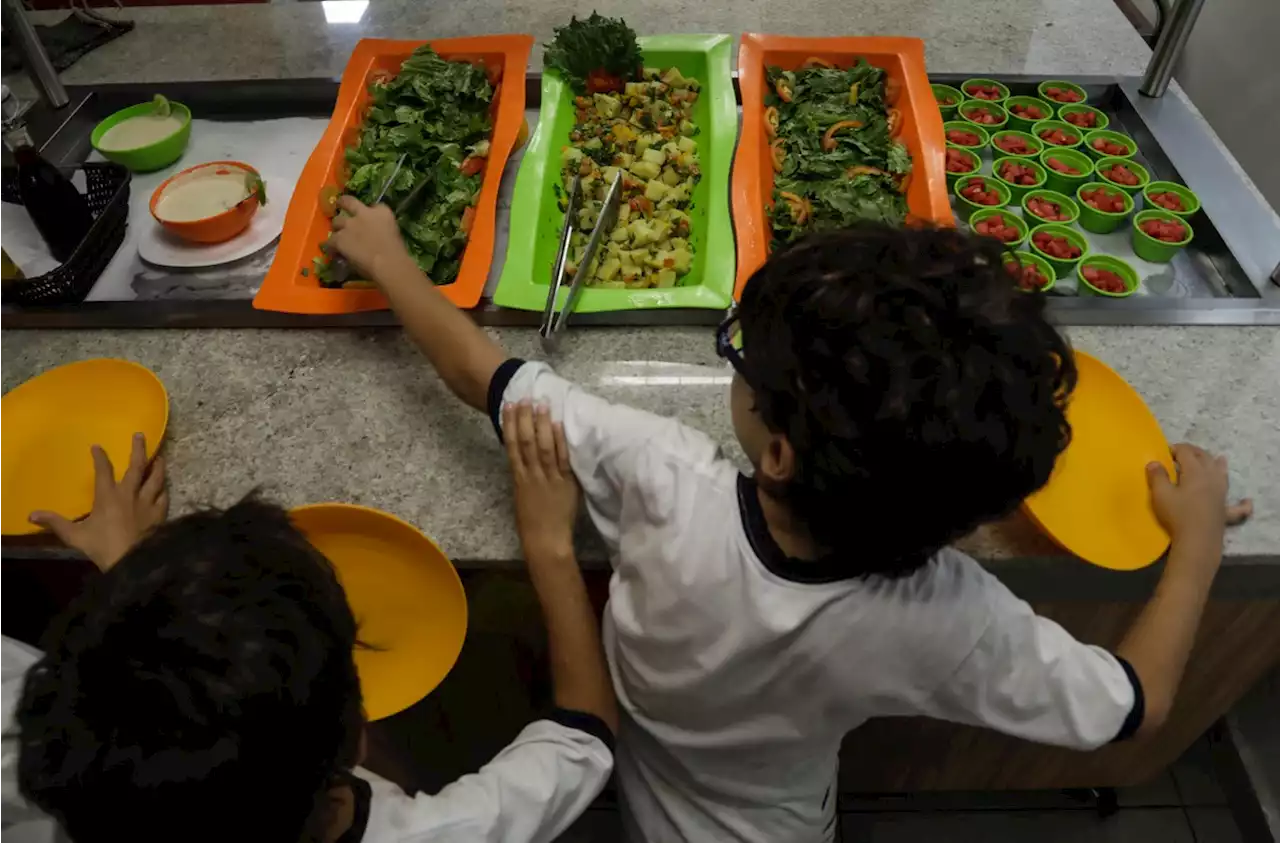 Paes sanciona lei que proíbe venda de alimentos ultraprocessados nas escolas