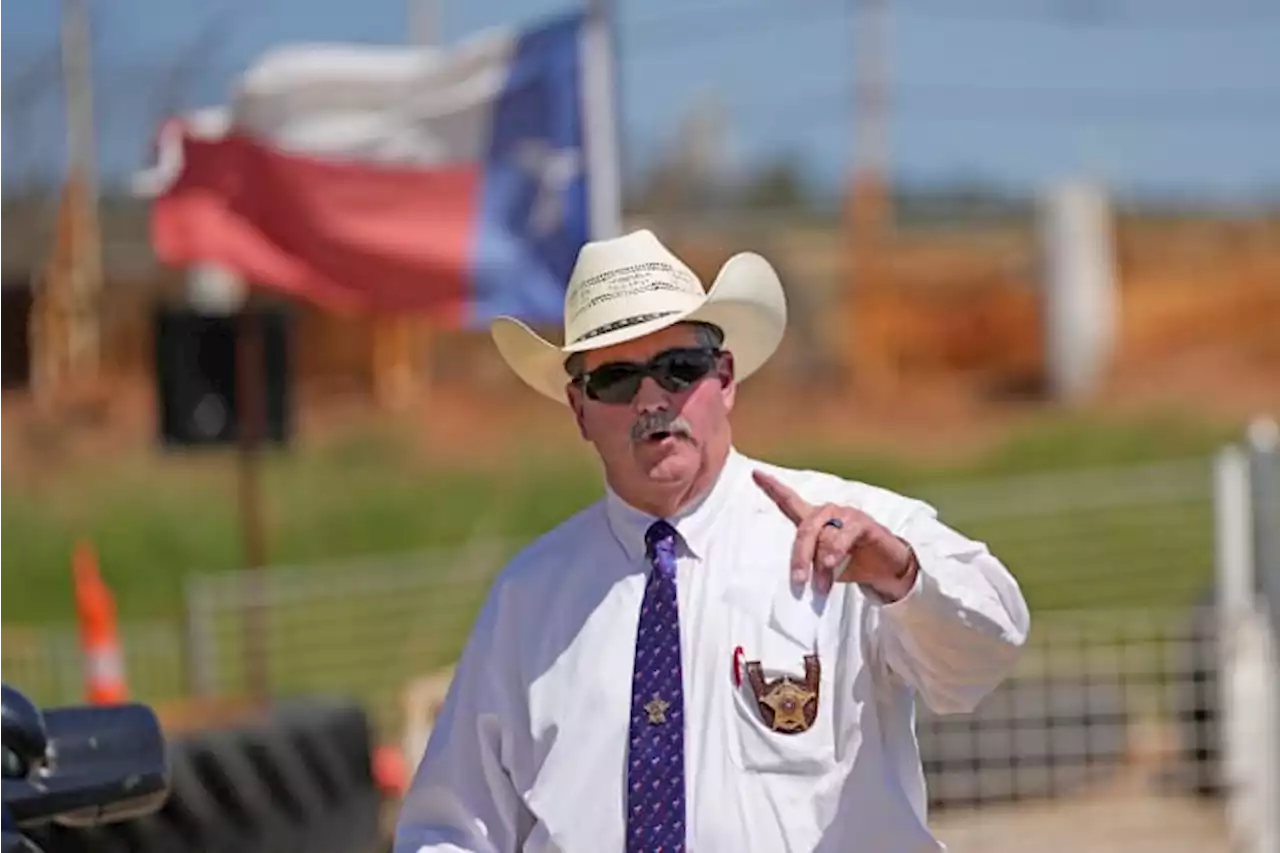 Deputies who reported a Texas sheriff to public corruption investigators say nothing was done