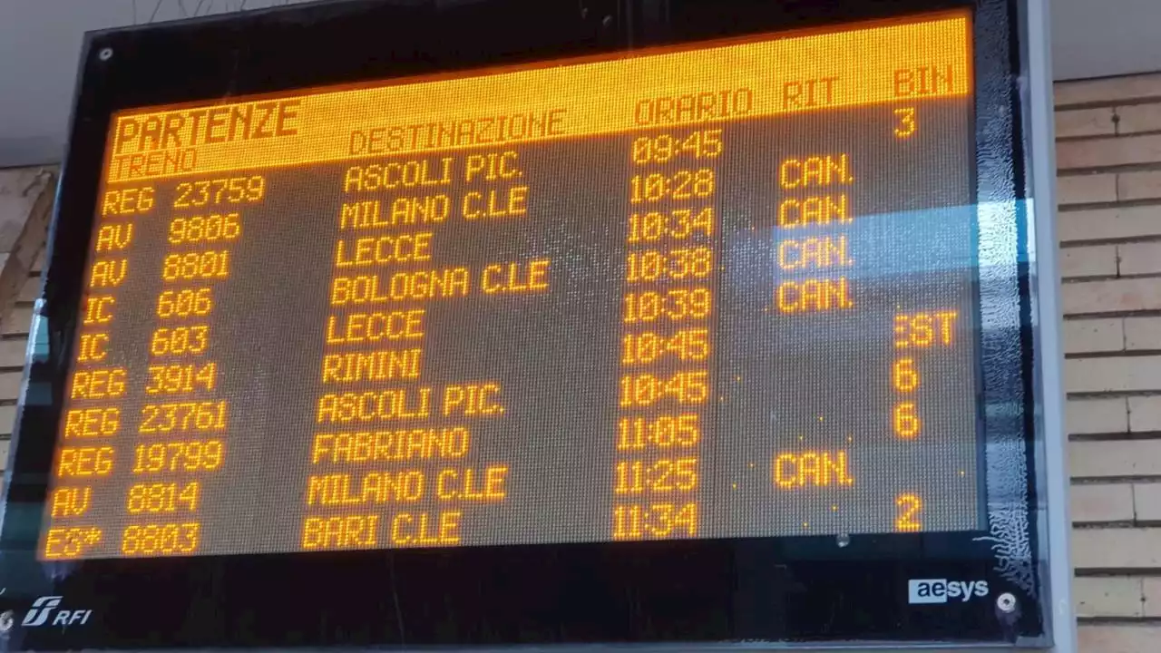 Treni, sciopero “a metà”: chi ha diritto al rimborso dei biglietti e come ottenerlo. I consigli per chi viaggia in aereo - La Stampa