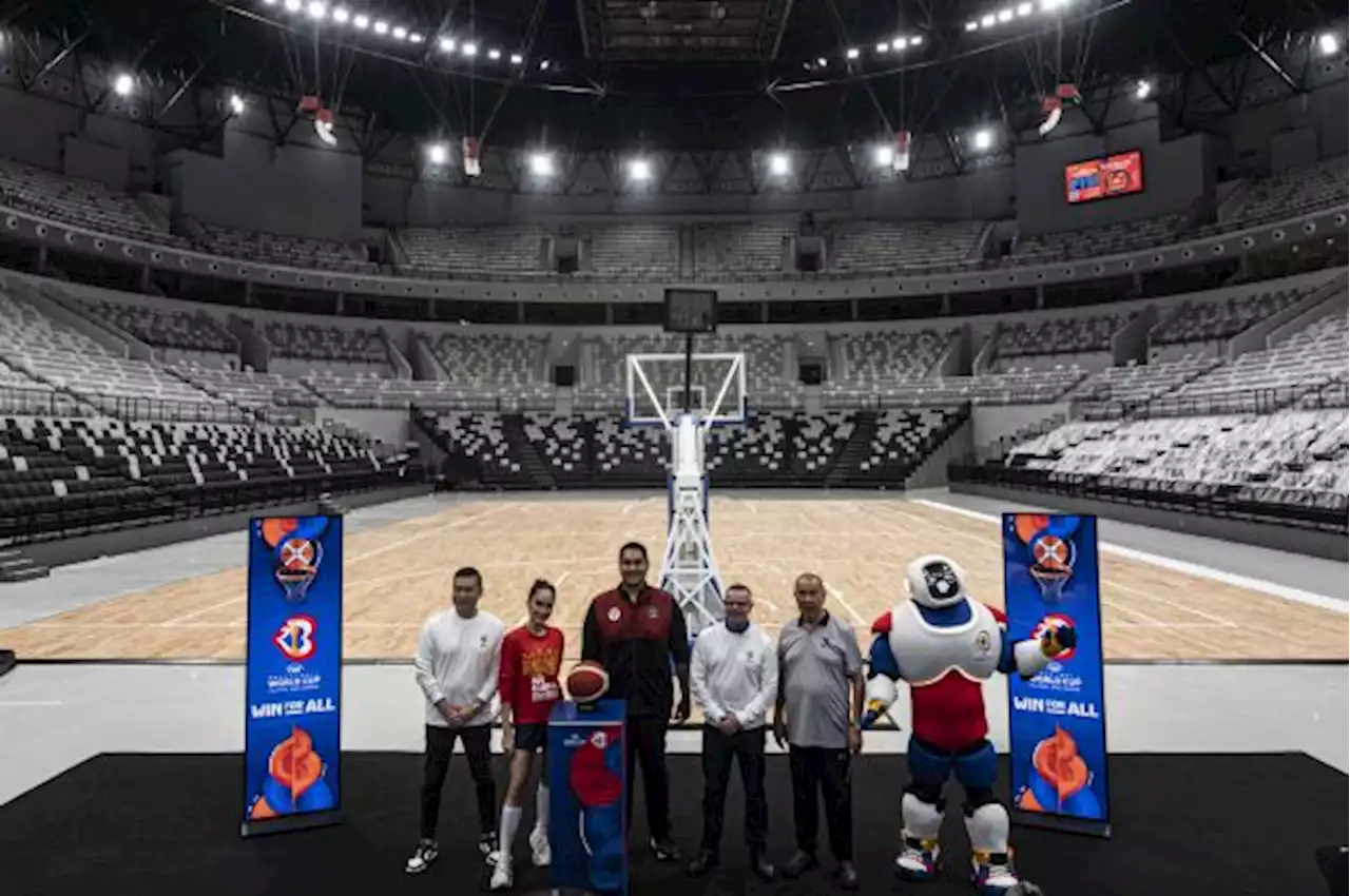 Dampingi Menpora Dito Ariotedjo, Cinta Laura Jadi Duta Piala Dunia FIBA 2023