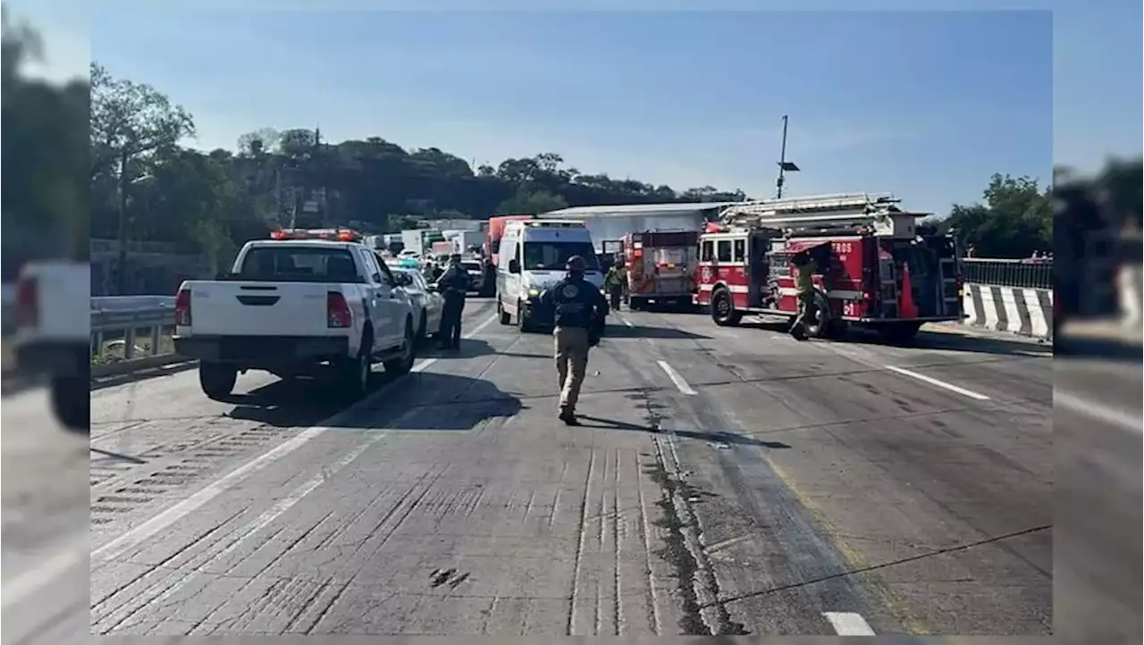 Carambola en la México-Querétaro provoca cierre vial; hay lesionados