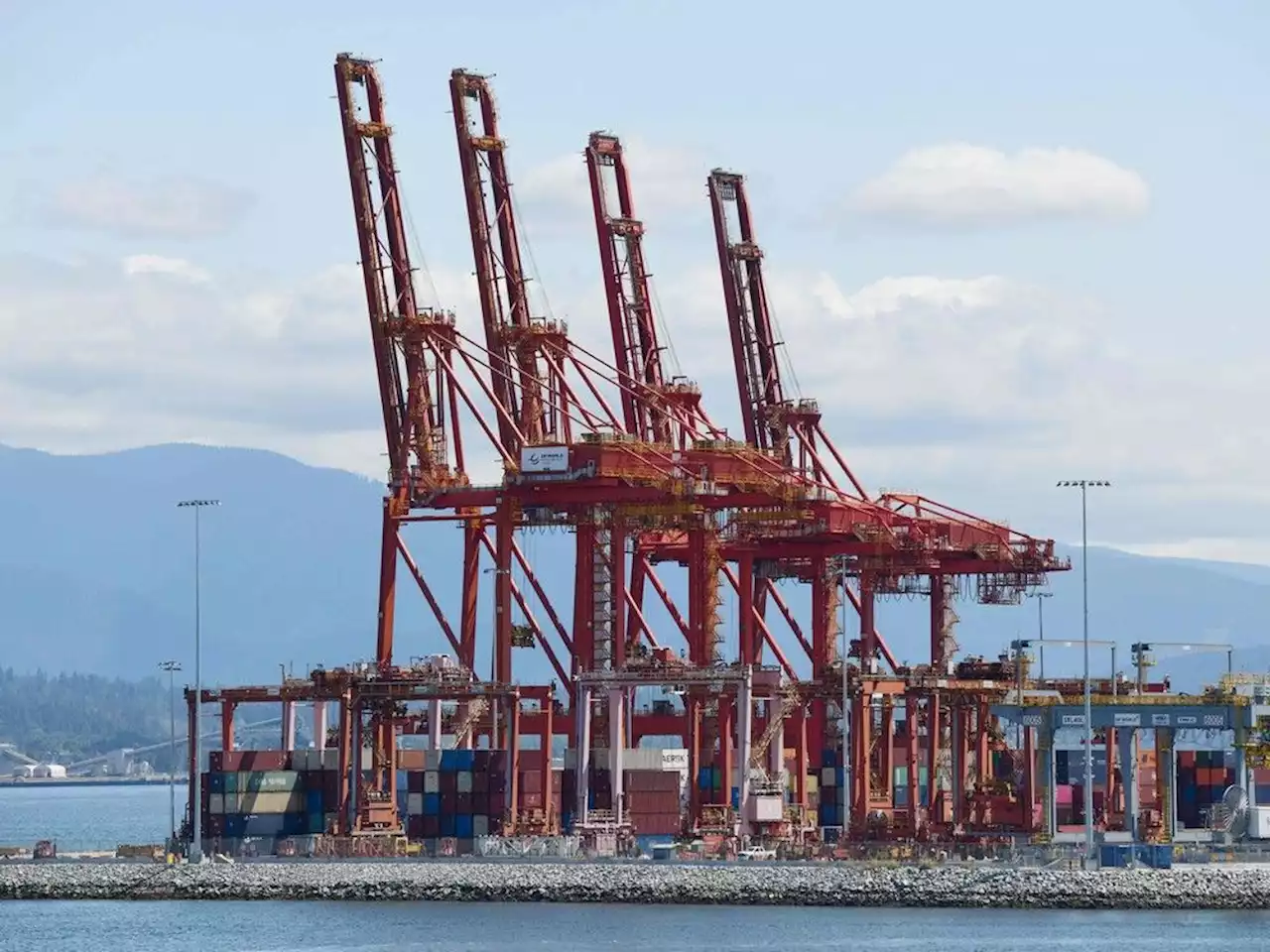 John Ivison: Canadians can ill afford the leisurely Liberal response to the B.C. port strike