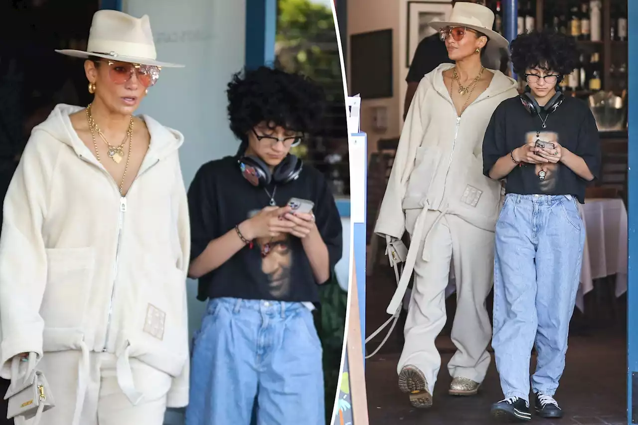 Jennifer Lopez and phone-distracted child Emme, 15, step out for a lunch date