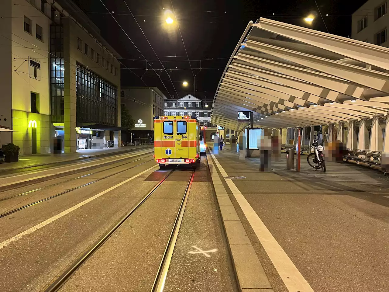 Stadt St.Gallen SG: Fussgänger (59) bei Unfall mit Bus schwer verletzt