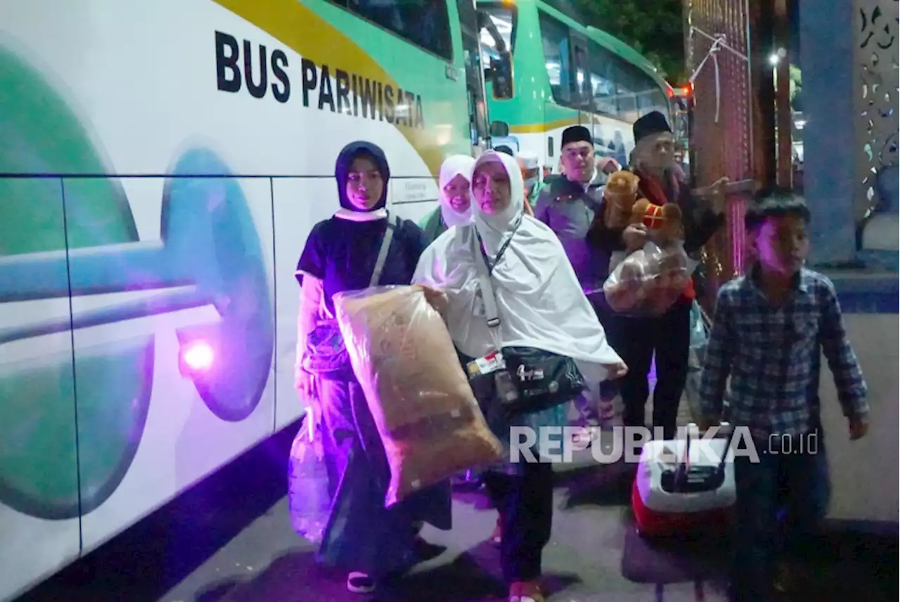 Jelang Kepulangan Jamaah Haji, Petugas Mulai Siapkan Kelengkapan Dokumen |Republika Online