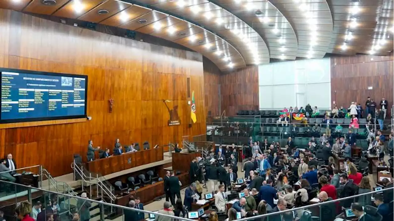 RS: Deputados aprovam PEC que mantém trecho considerado racista em hino do estado