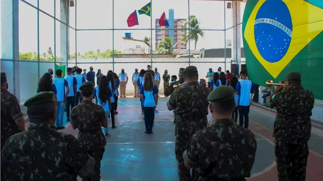 Governo Lula acaba com programa de escolas cívico-militares criado por Jair Bolsonaro