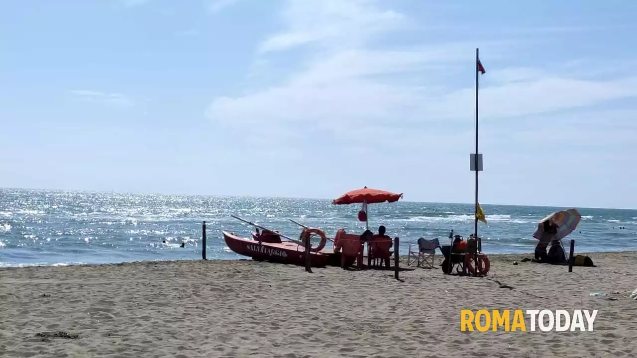 Spiagge senza bagnini, piene di rifiuti e senza controllo: Gualtieri diserta il consiglio straordinario