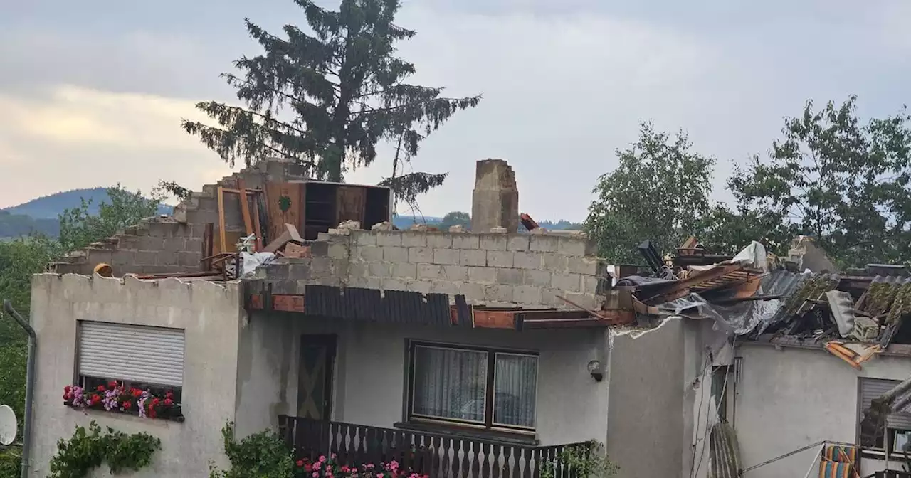 Etwa 20 Häuser beschädigt: „Es war beklemmend“ – der Tag nach dem mutmaßlichen Tornado in Asweiler