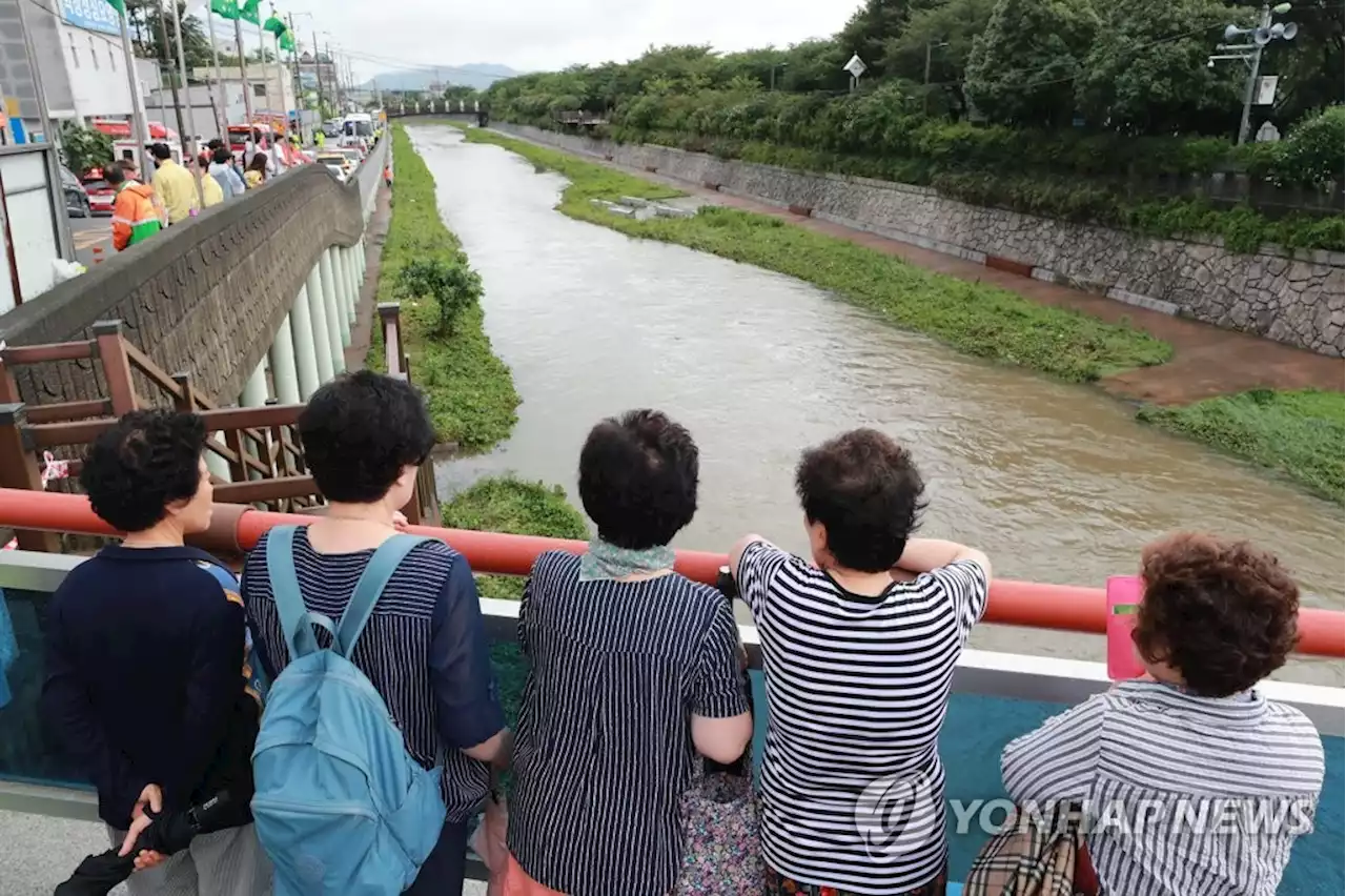 '평소에 운동하는 곳인데'…애타는 부산 사상 학장천 주민 | 연합뉴스