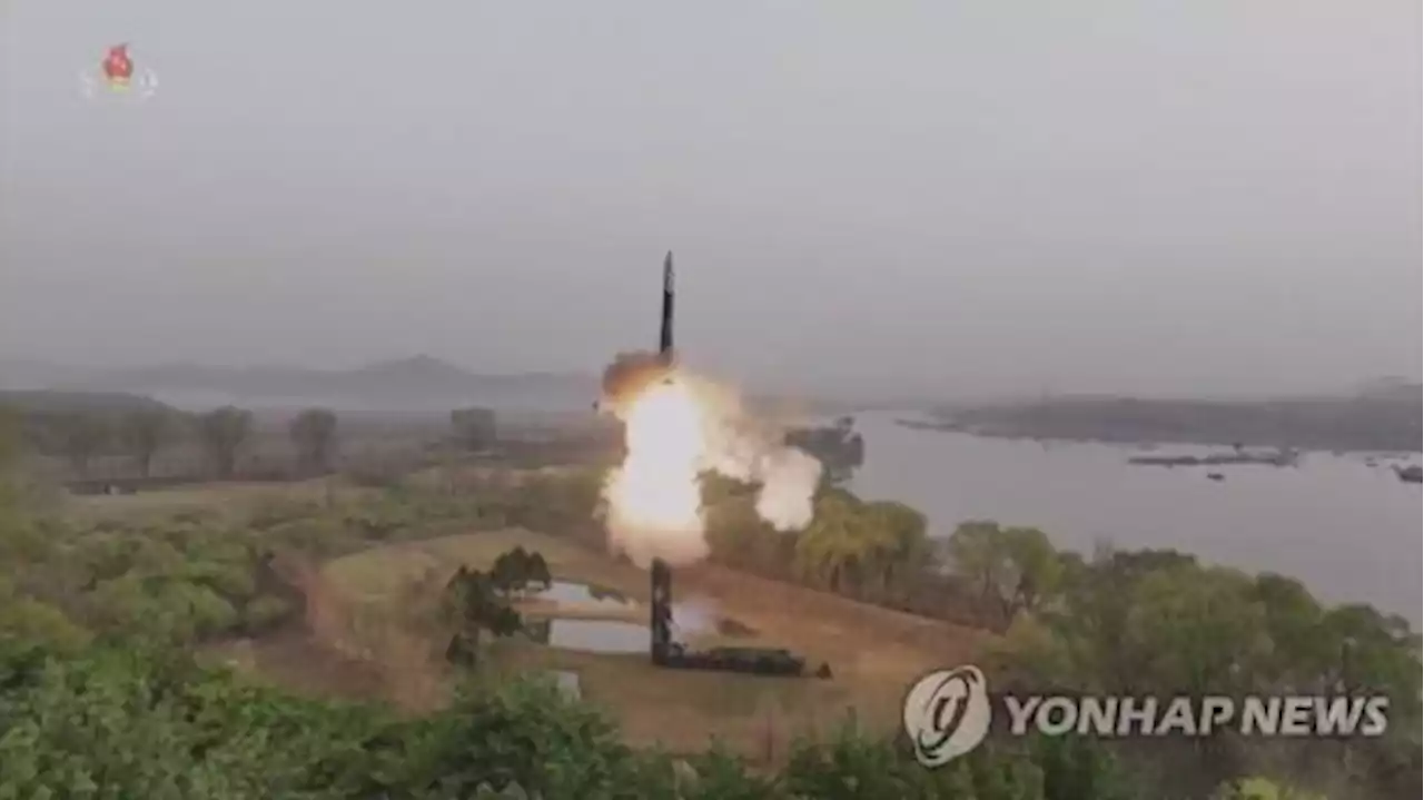 북, 고체연료 ICBM 쐈나…4월 '화성-18형'과 궤적 유사 | 연합뉴스