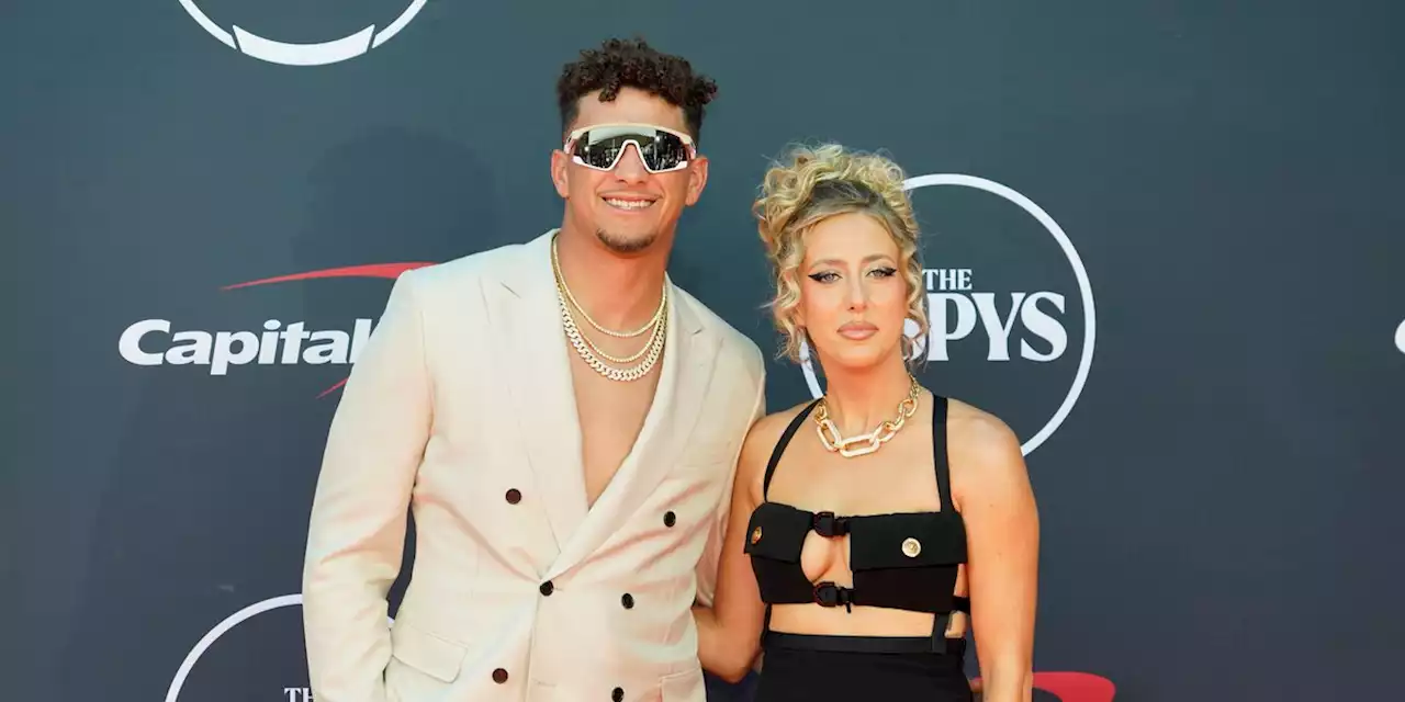 Mahomes, Shiffrin win top honors at The ESPYS; White Sox reliever Liam Hendriks accepts award for perseverance