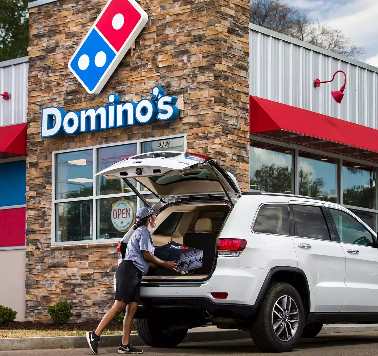 Domino’s Pizza partnering with Uber Eats to make deliveries, stock jumps 11%