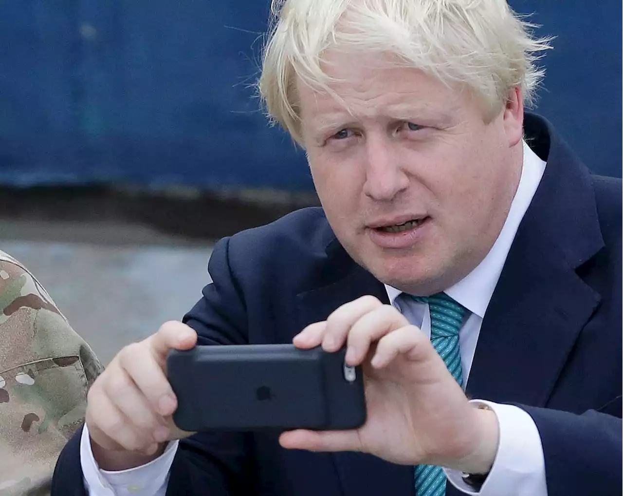 Boris Johnson hat angeblich Pin-Code für altes Handy vergessen