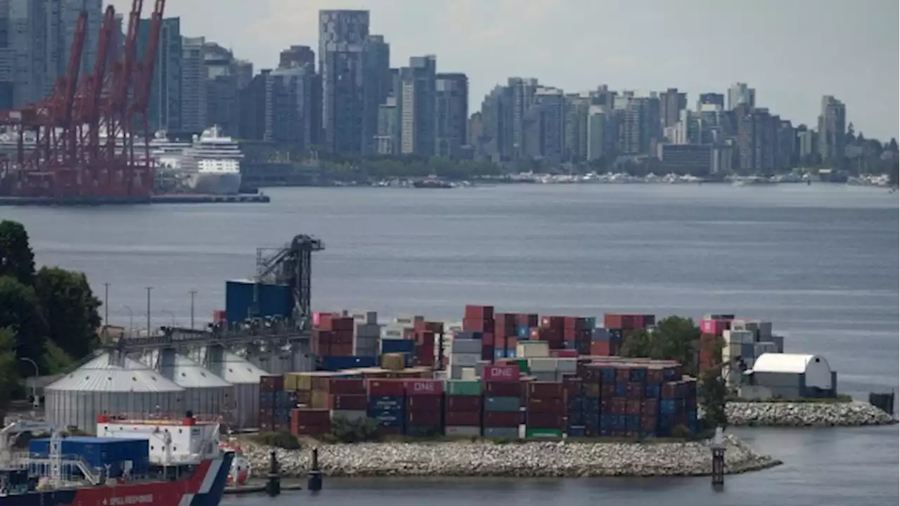 Tentative deal reached to end 13-day B.C. port strike - BNN Bloomberg