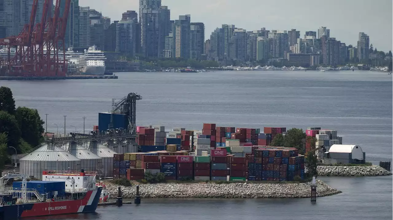 Tentative deal reached in B.C. port strike