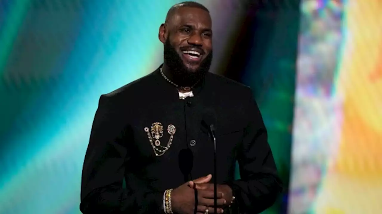 At ESPYS, LeBron James says he will play for Lakers in upcoming season