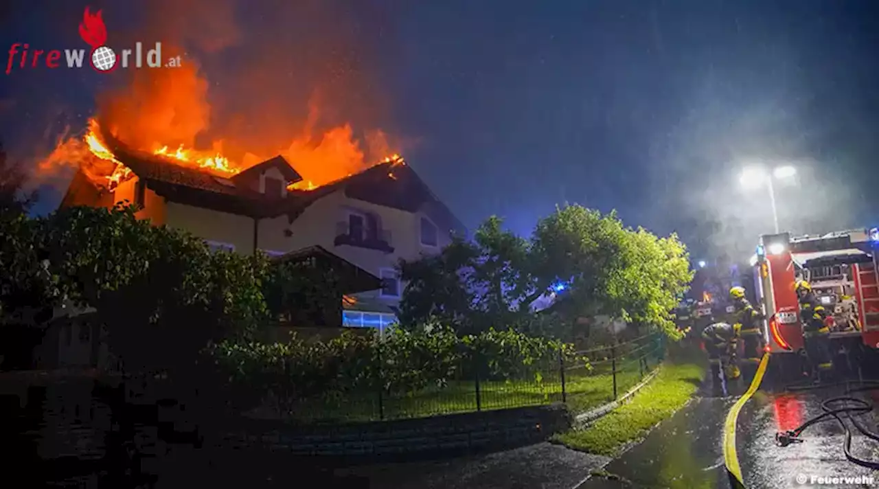 Stmk: Dachstuhl während eines Gewitters in Vollbrand geraten