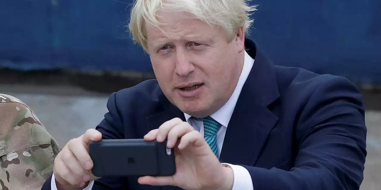 Sembra che Boris Johnson non ricordi il codice di sblocco del suo vecchio iPhone, ed è un problema - Il Post