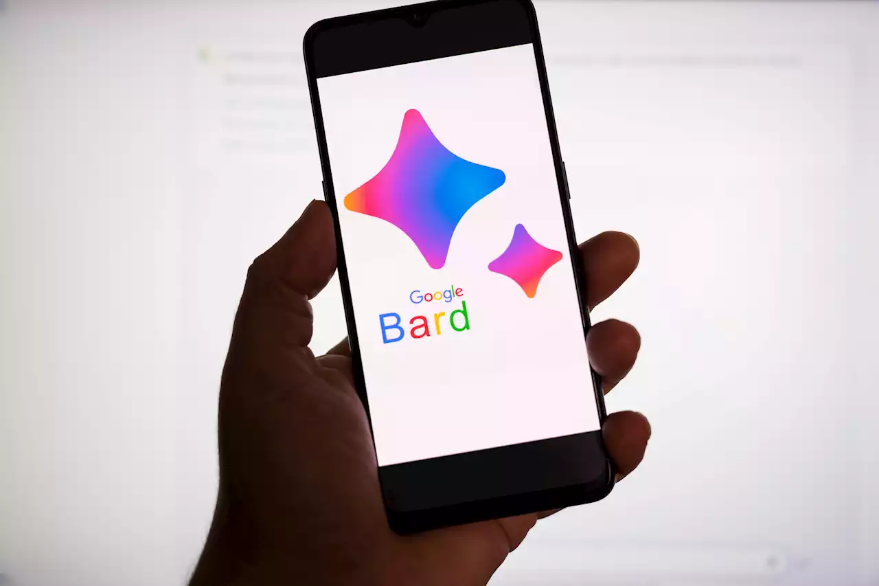 Bard llega a España: así es el chat de inteligencia artificial de Google que aspira a desbancar a Chat GPT