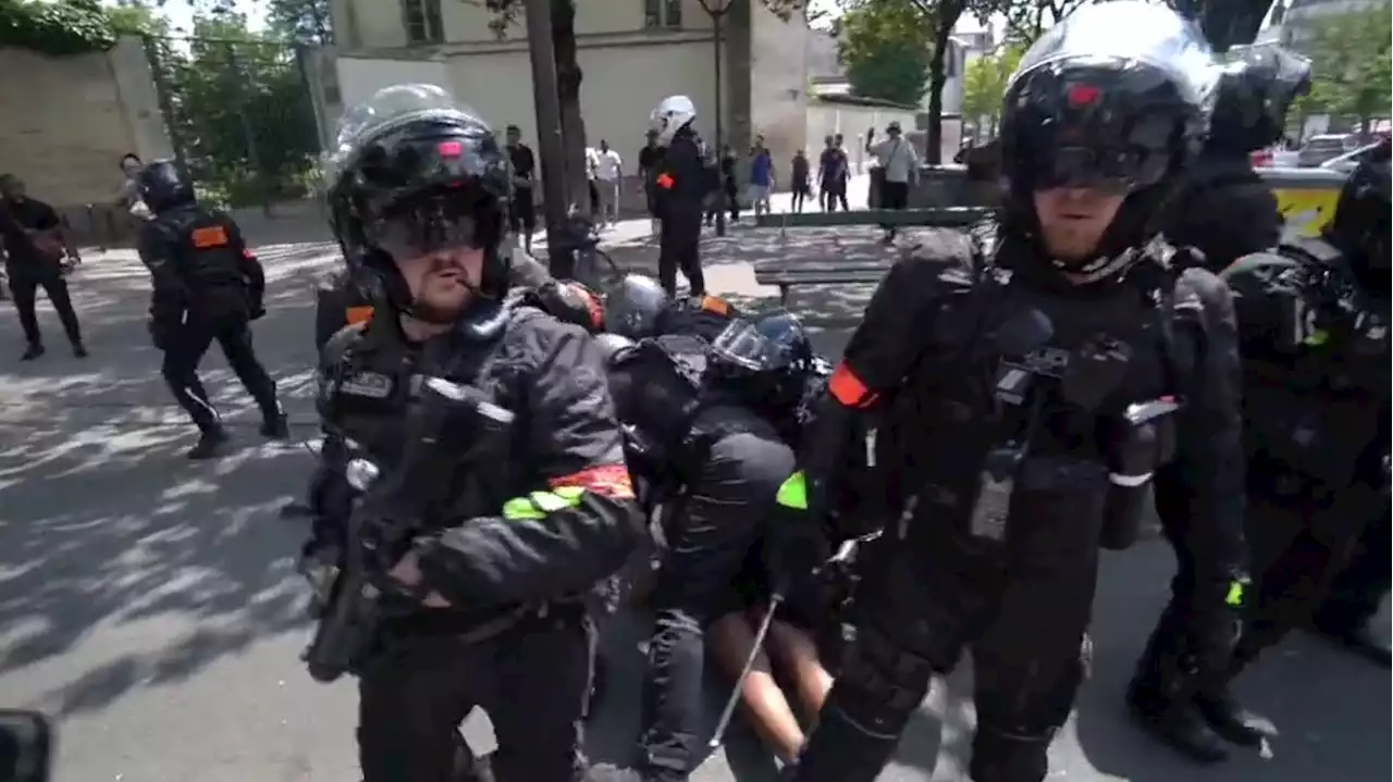 Le journaliste du HuffPost victime de violences policières lors de la marche pour Adama dépose plainte