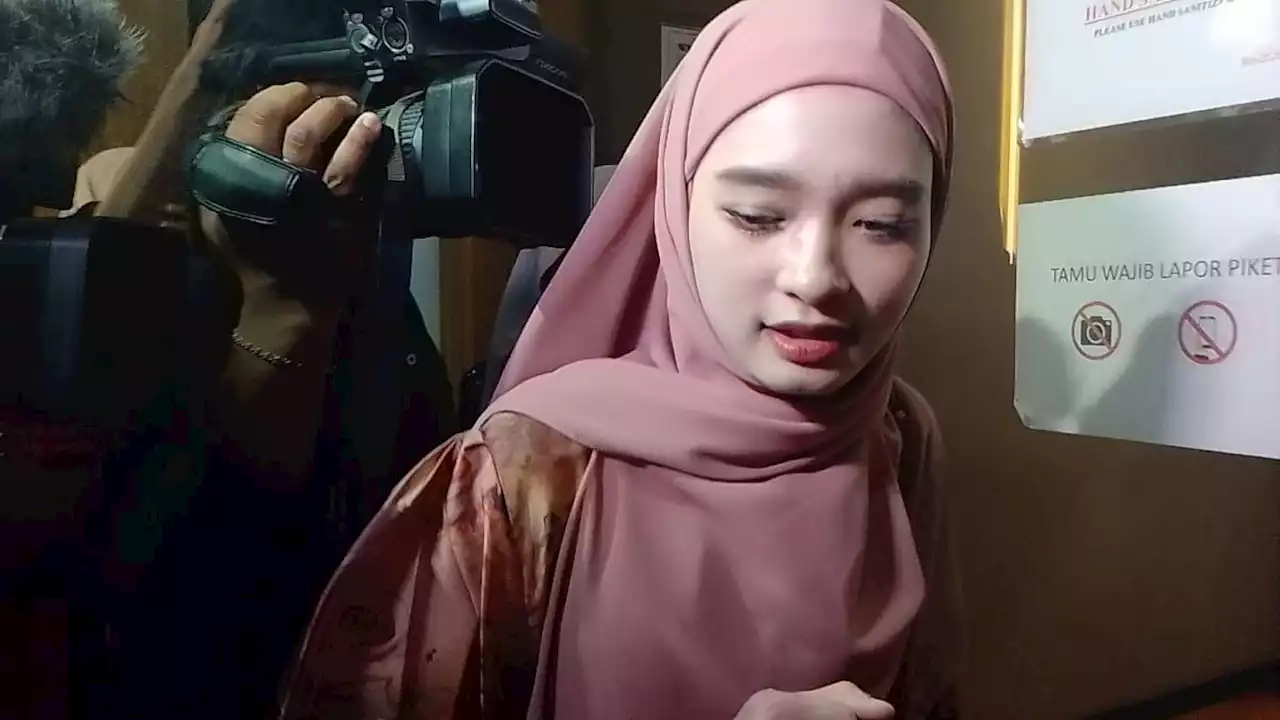 Inara Rusli Datangi Polda Metro Jaya, Jalani Pemeriksaan terkait Laporan Tenten Anisa