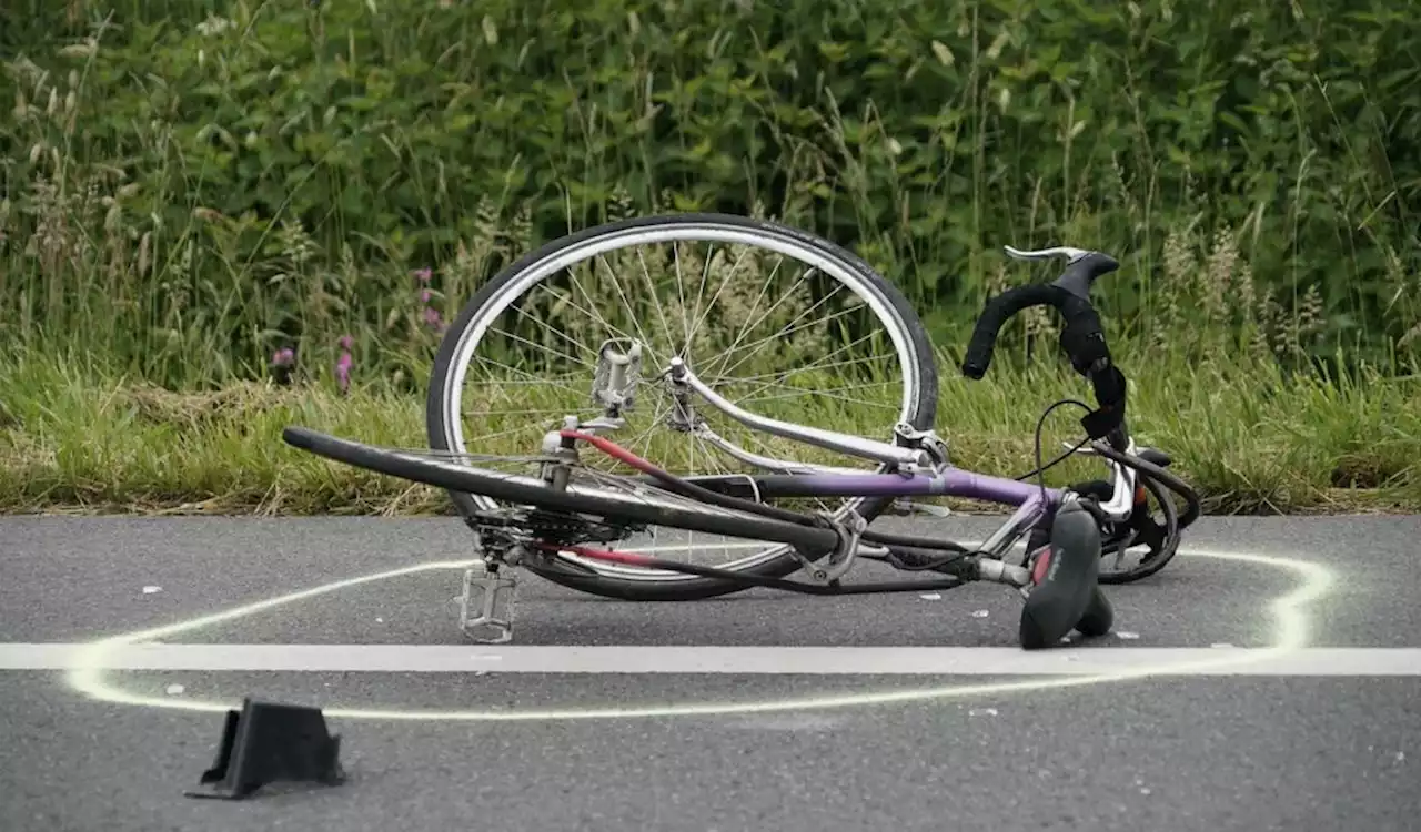 Radfahrer (72) kracht gegen Zauntor – schwer verletzt