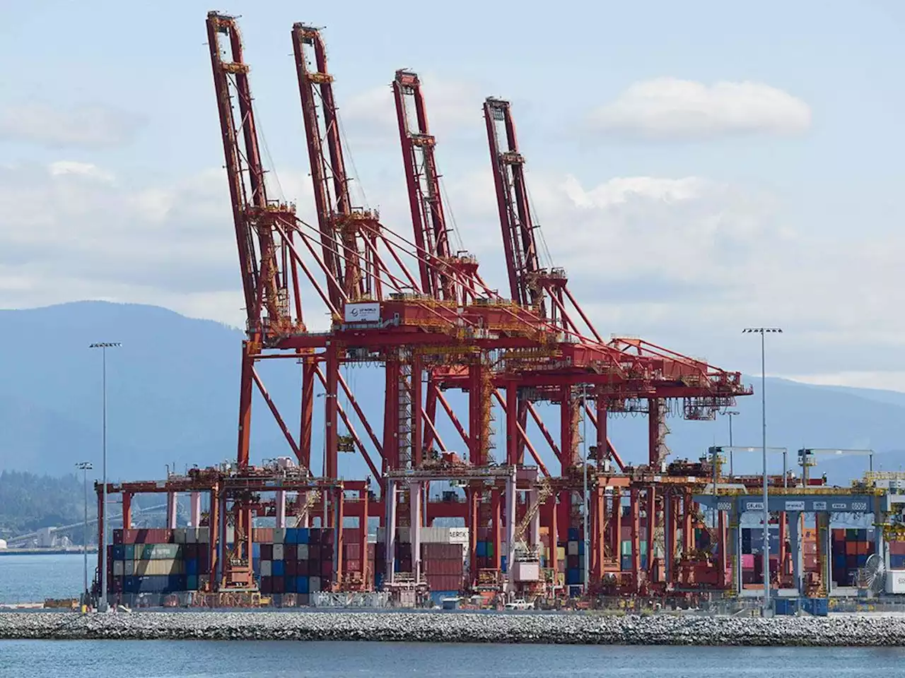 B.C. ports strike ends after sides reach tentative agreement