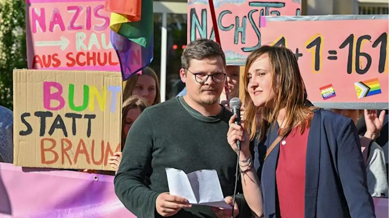 Lehrer verlässt Burg: 'Wollen Schüler und Kollegen schützen'