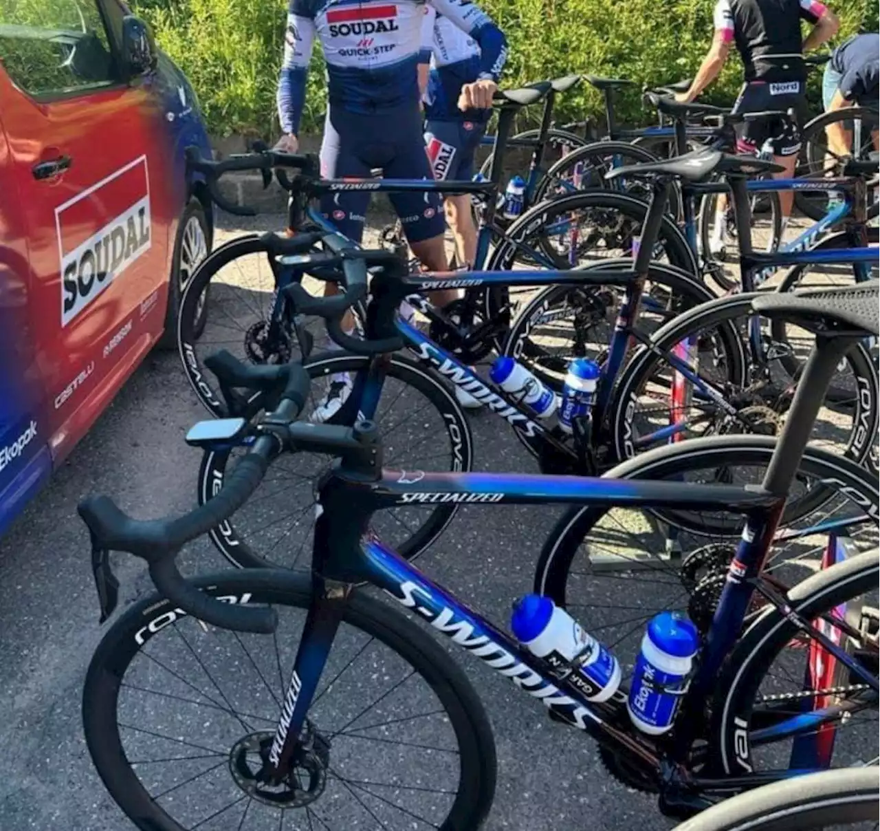 New Specialized road bike leaked with unique oversized head tube — is this the new Tarmac SL8 or a revamped Roubaix?