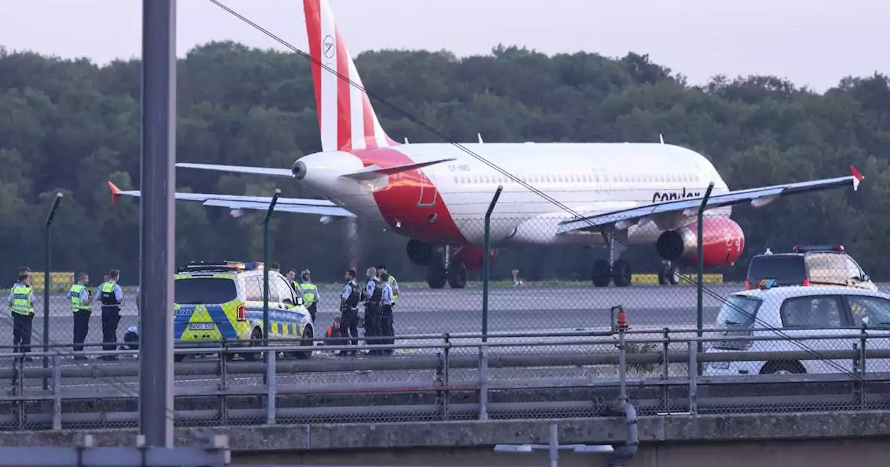 Blockade am Düsseldorfer Airport: Klimaaktivisten wollen Flugsicherung selbst alarmiert haben