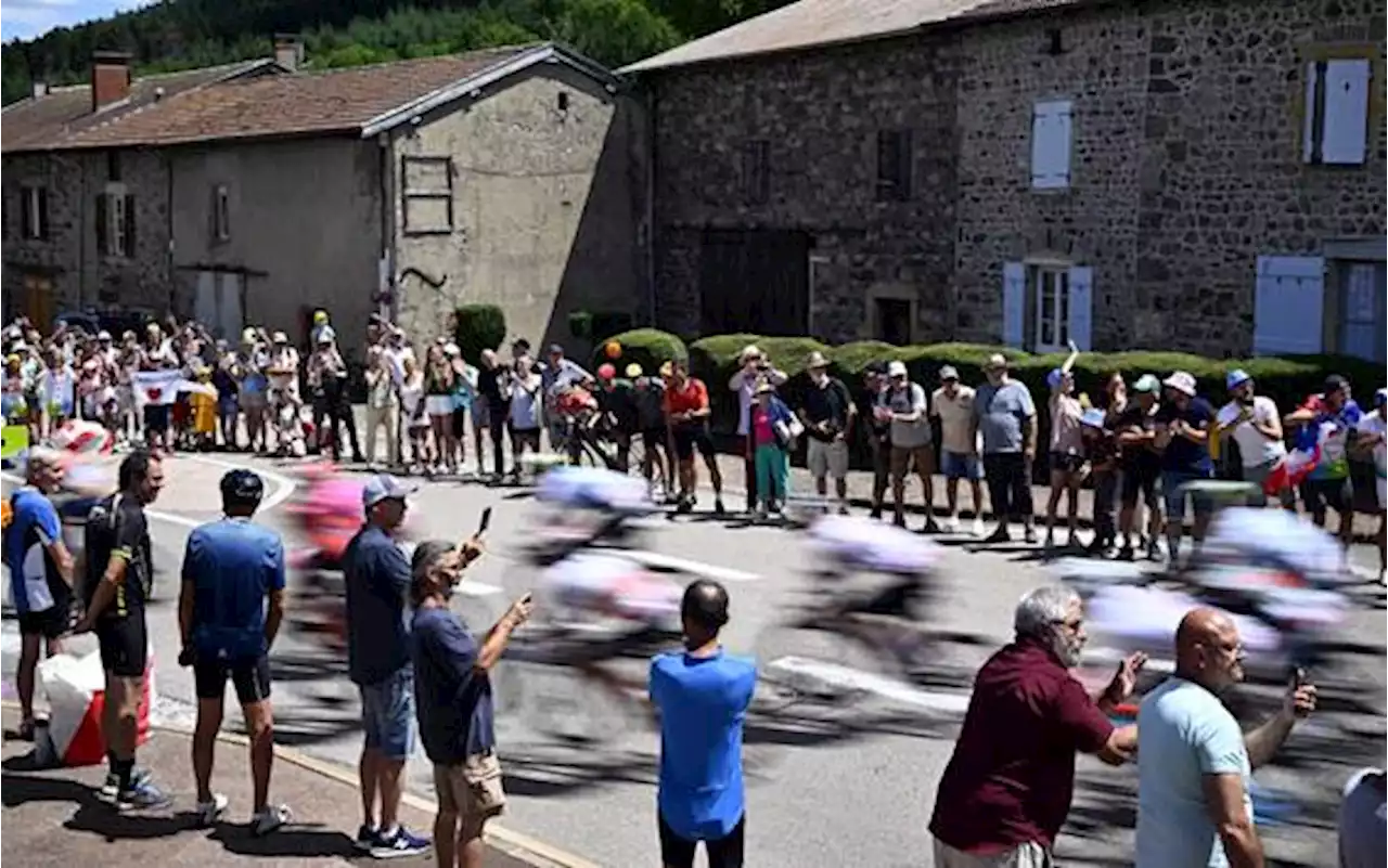 Tour, la 12^ tappa LIVE: 15 corridori in fuga