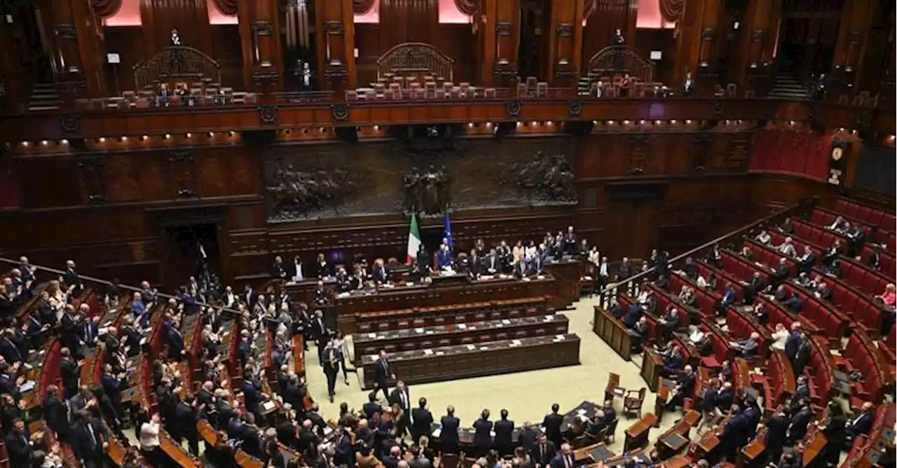 Parlamento, i capigruppo della Camera avranno un aumento di stipendio di 1.200 euro netti al mese