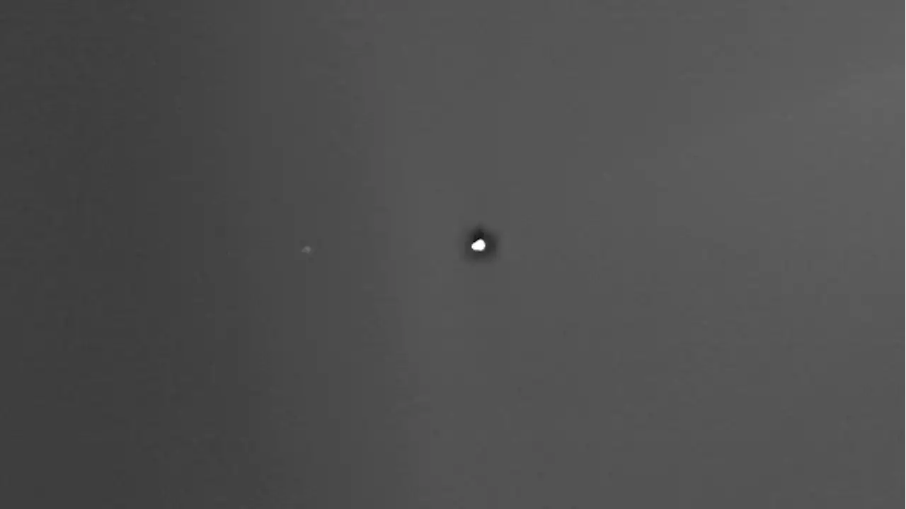 Mars orbiter spies a tiny Earth and moon from the Red Planet (photos)