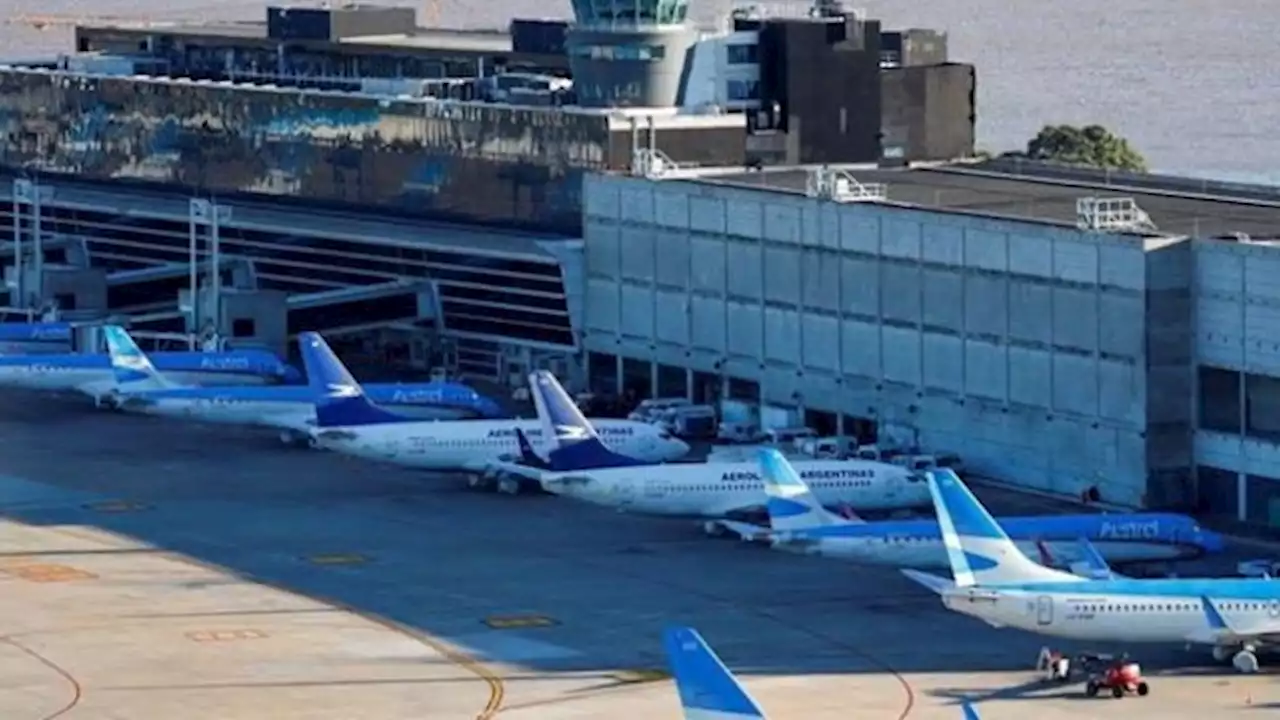 Un nene de dos años se descompensó en un vuelo de Aerolíneas Argentinas y murió al aterrizar en Aeroparque